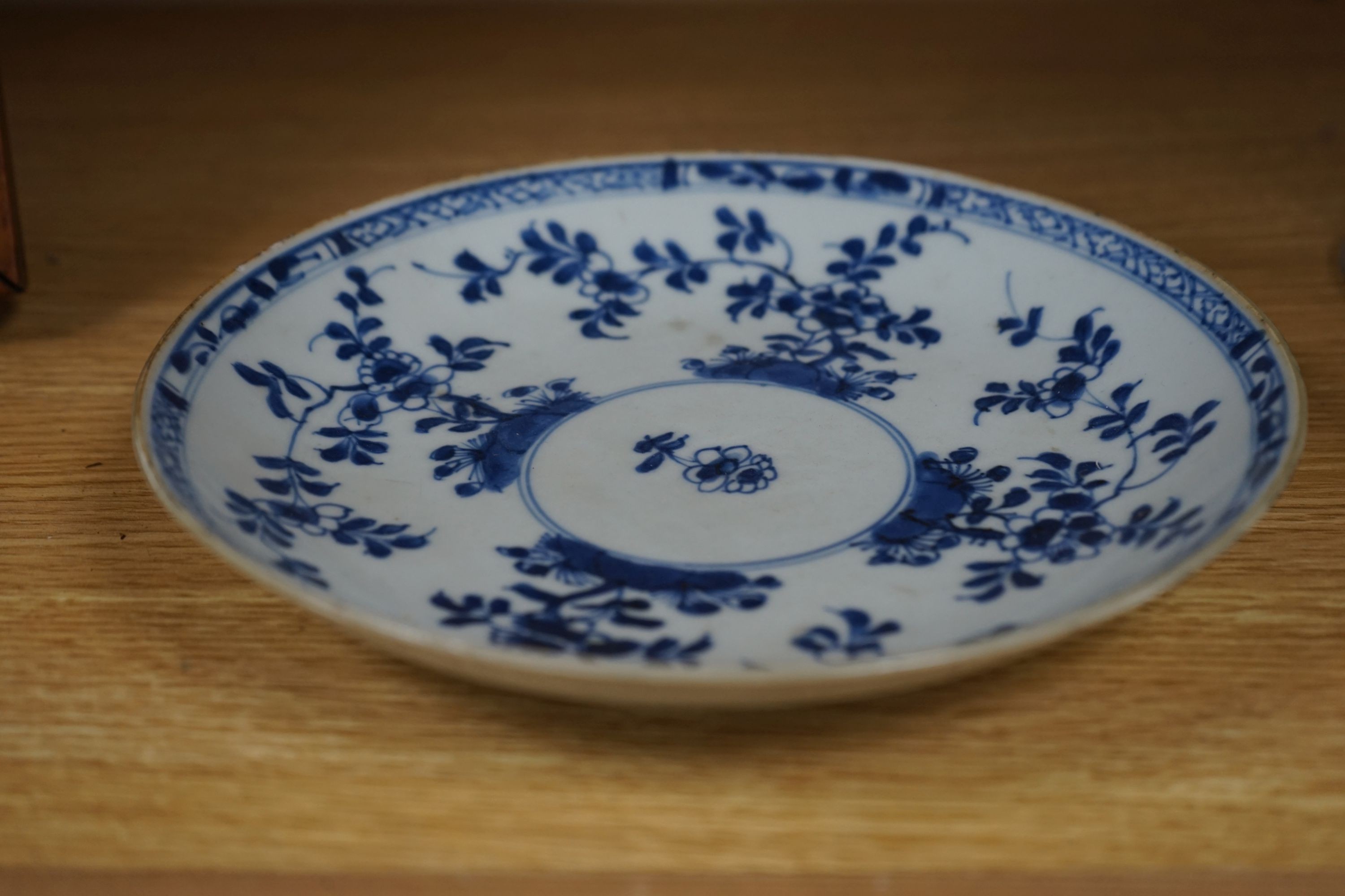 Two Chinese Kangxi blue and white dishes 22cm